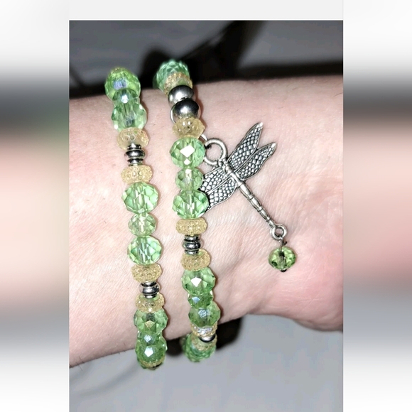 Beautiful Stretchy Glass Beaded Dragonfly Charm Bracelet Green Yellows - Picture 4 of 4